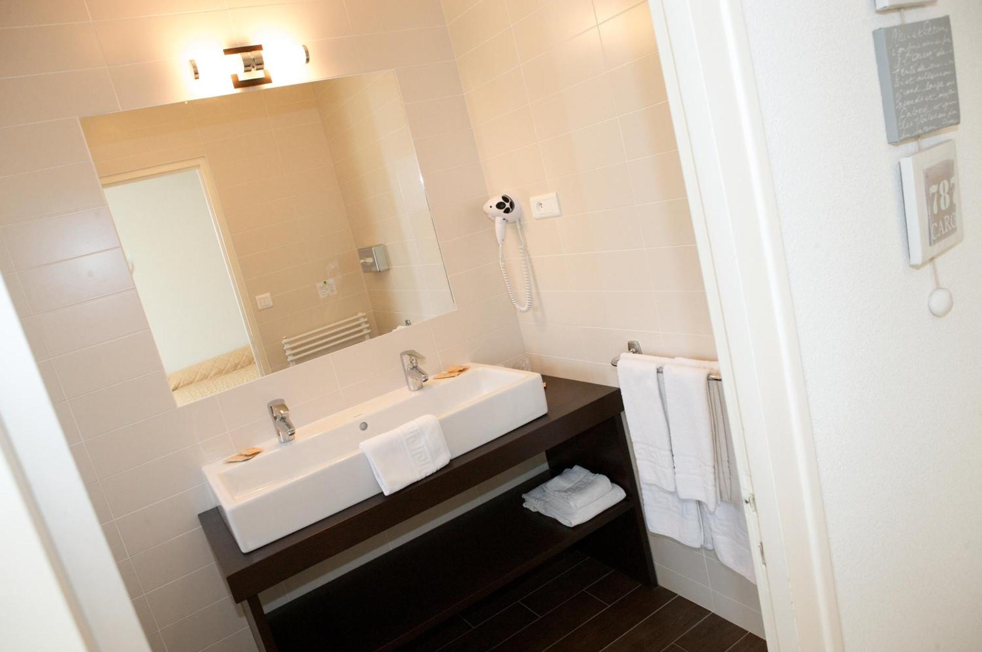 Hotel Autre Mer นัวร์มูติเย-ออง-ลิล ภายนอก รูปภาพ